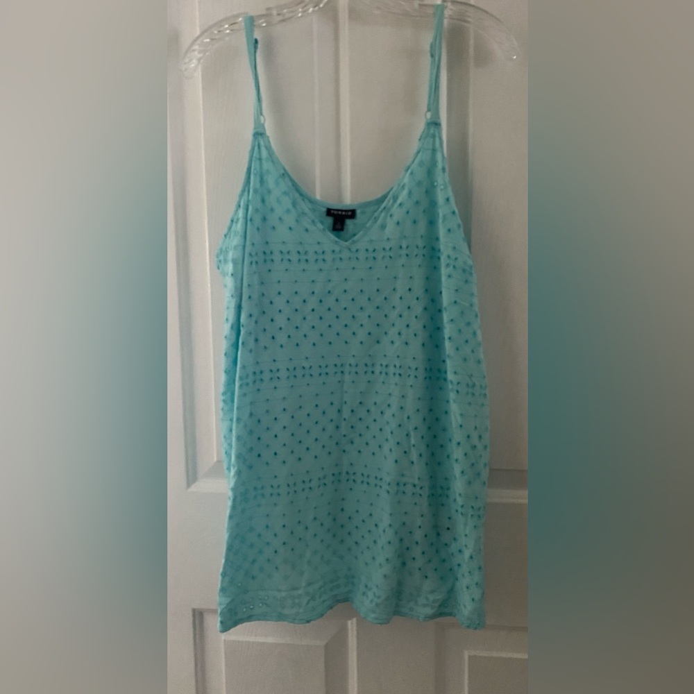 TORRID .. WOMENS Light Blue Sleeveless Top
swing cami